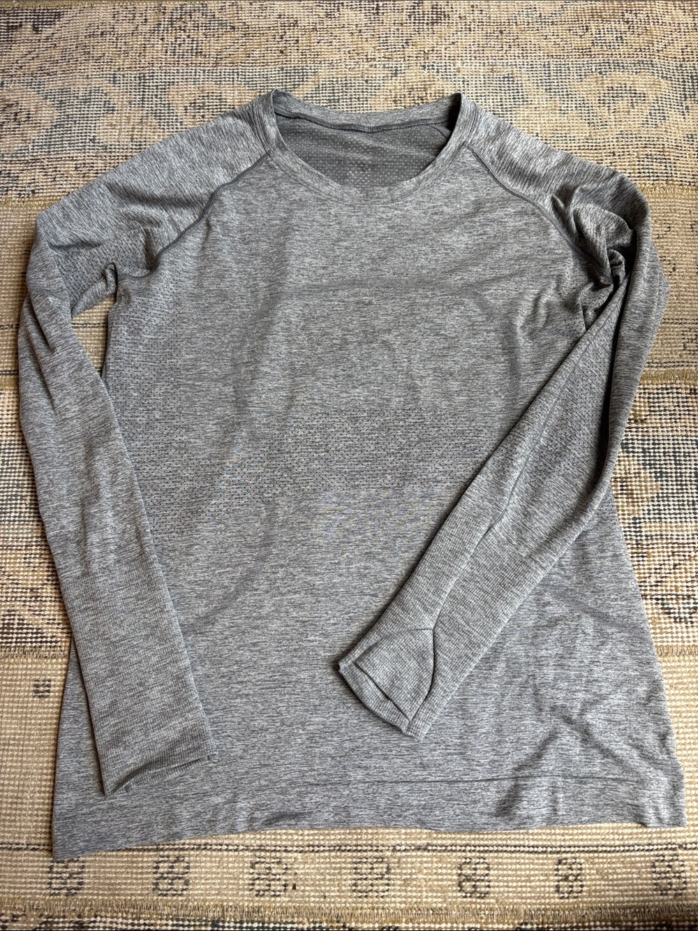 Lululemon swiftly tech Women’s Long Sleeve Crewneck Top - Heather Gray